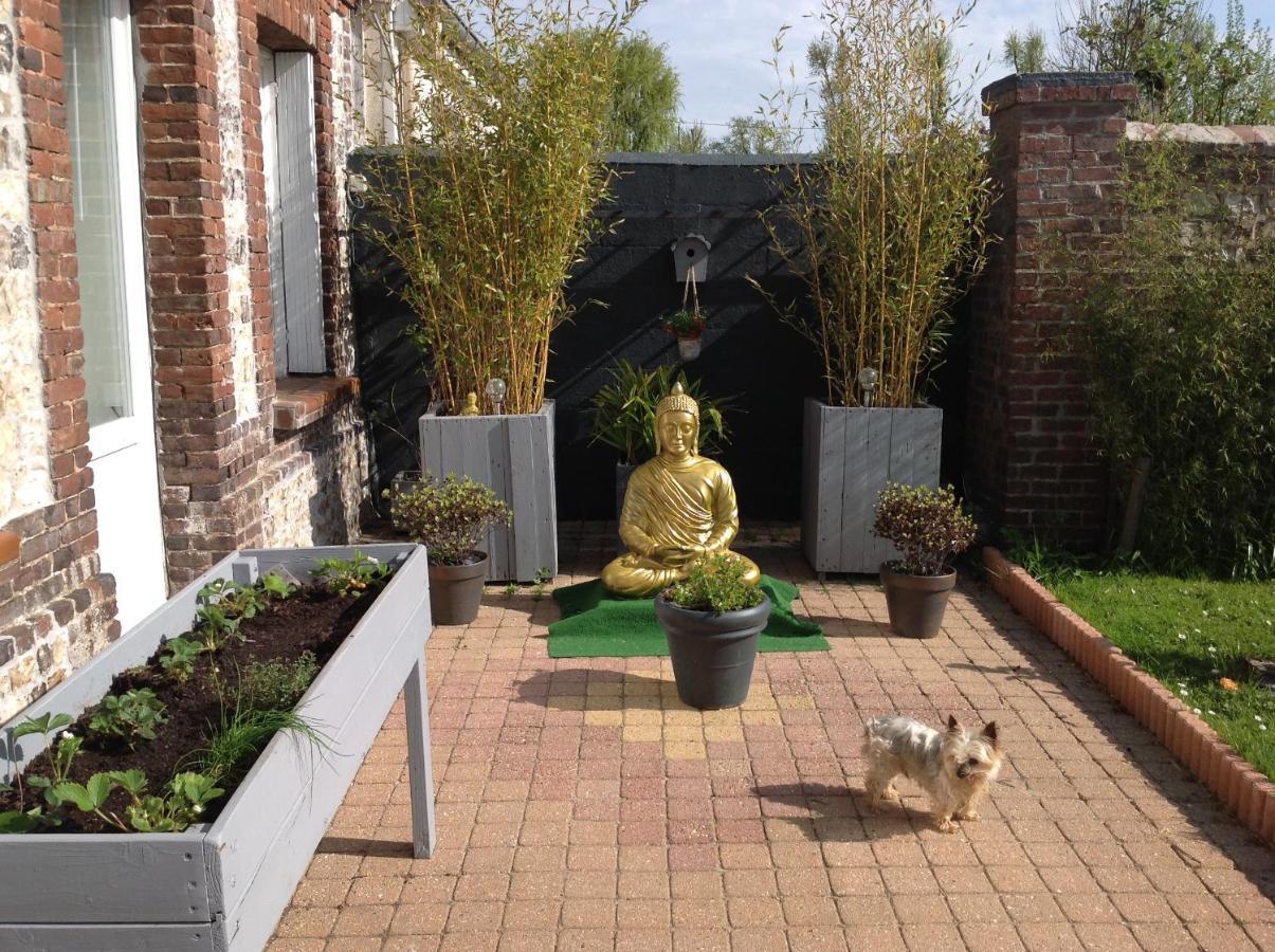 Le Jardin Des Poules Bed & Breakfast Thietreville Bagian luar foto