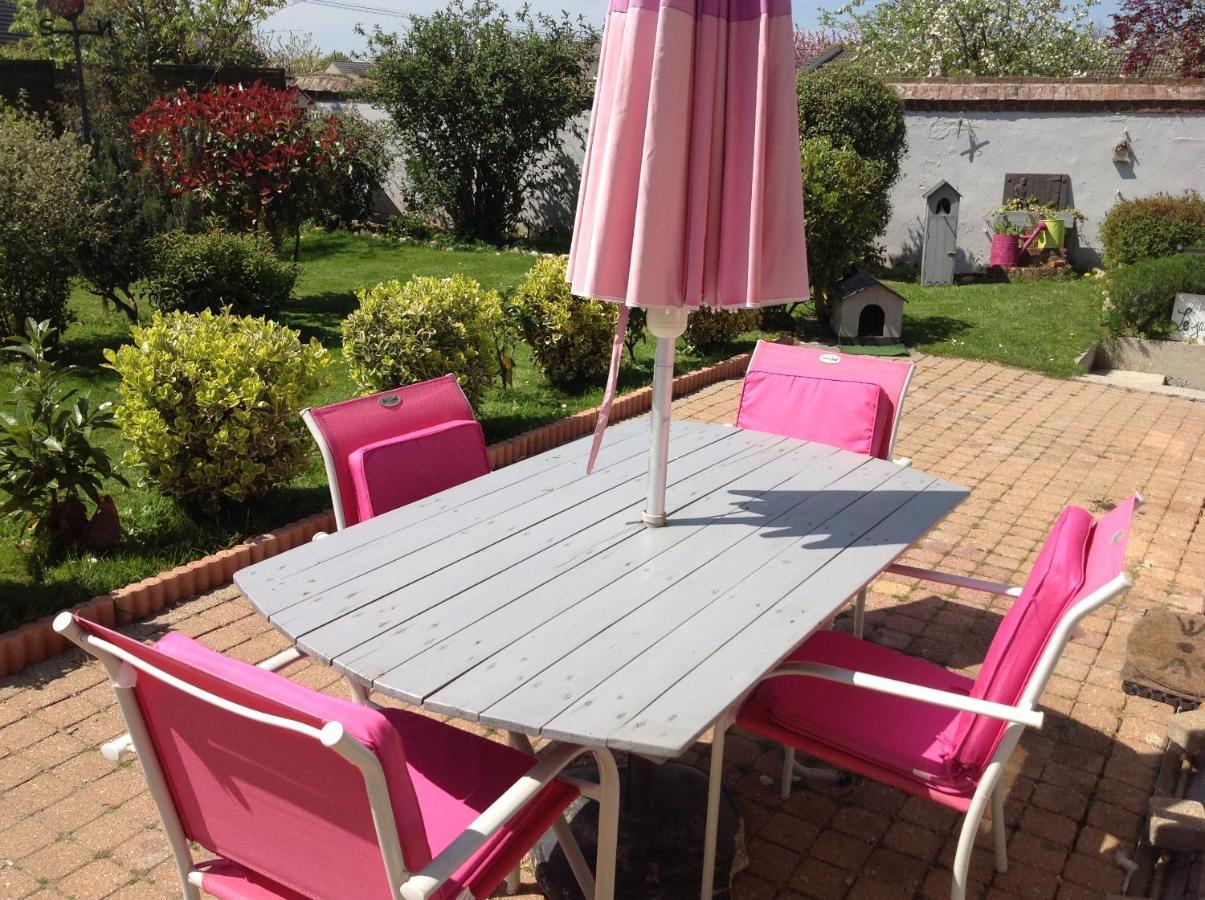 Le Jardin Des Poules Bed & Breakfast Thietreville Bagian luar foto