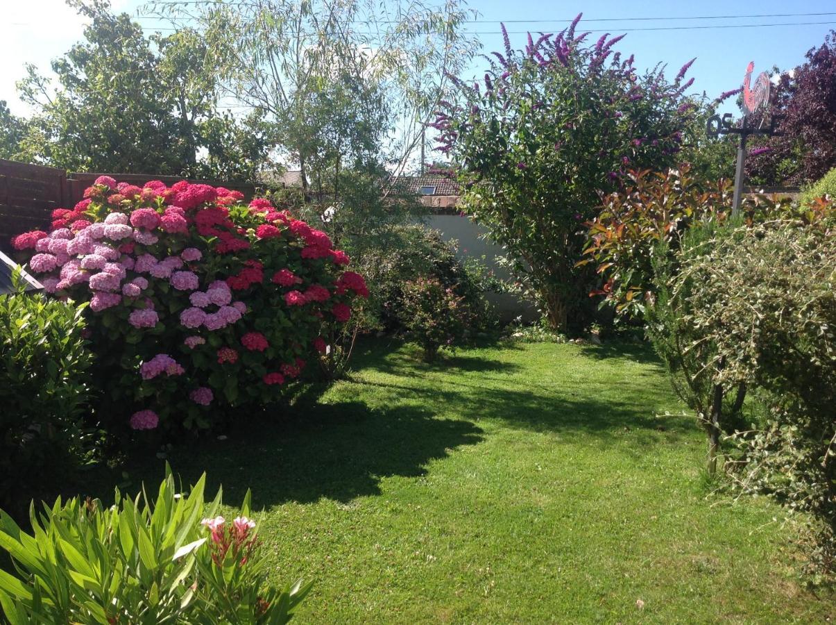 Le Jardin Des Poules Bed & Breakfast Thietreville Bagian luar foto