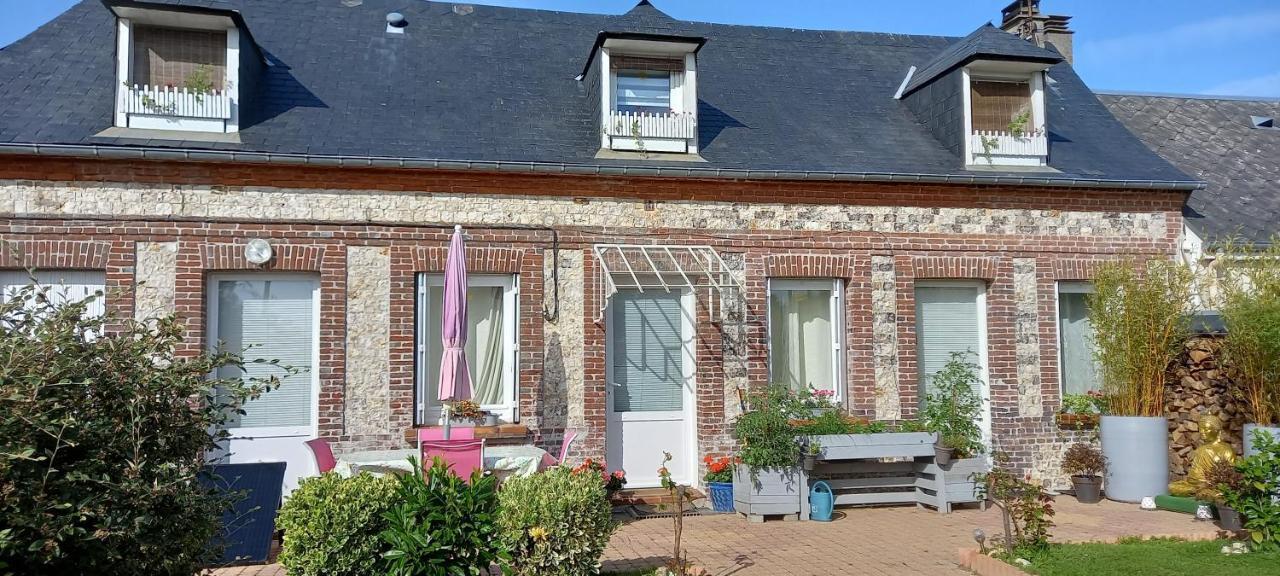 Le Jardin Des Poules Bed & Breakfast Thietreville Bagian luar foto