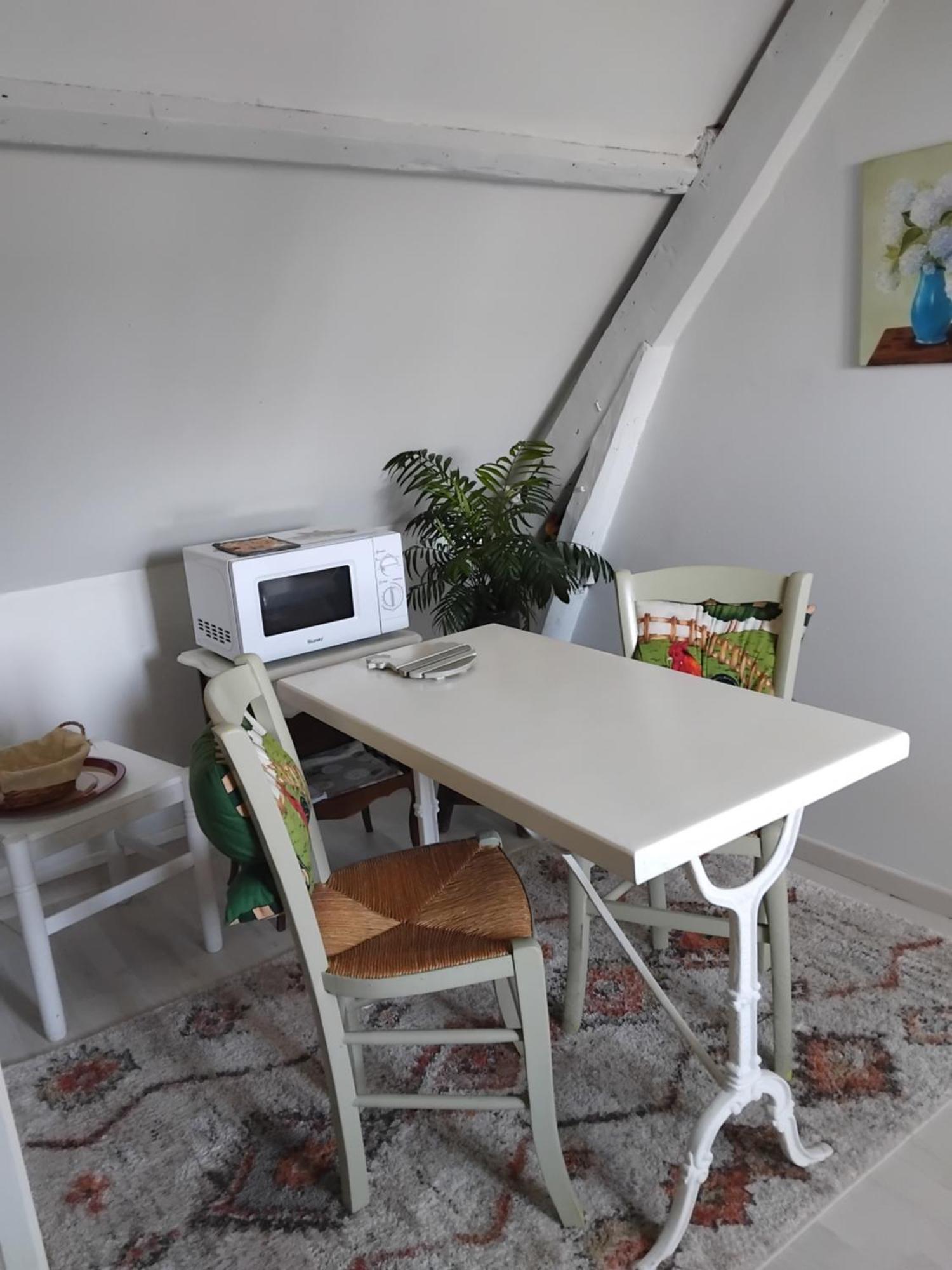 Le Jardin Des Poules Bed & Breakfast Thietreville Bagian luar foto
